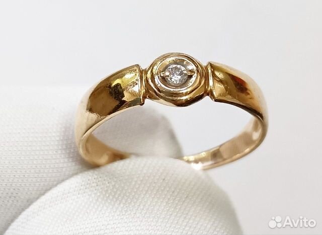 Кольцо с синтетическим камнем Золото