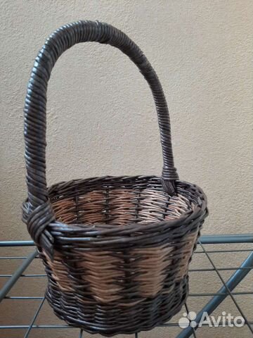 Корзина плетеная из бумажной лозы