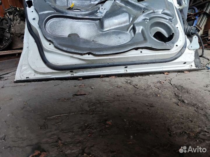 Дверь водительская на Mercedes C класс w203 рестай