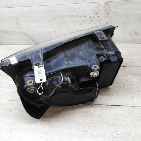 Фара левая Volkswagen Bora