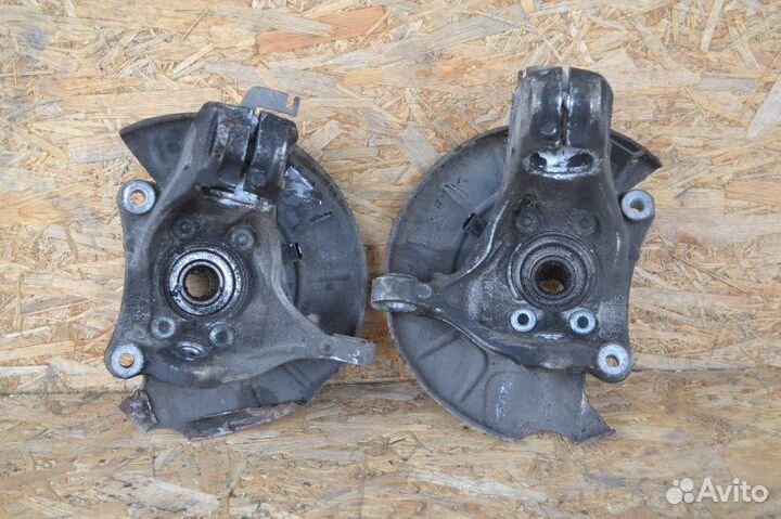 Кулак поворотный передний Volkswagen Passat B6