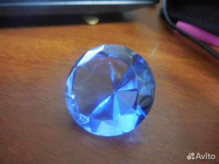 Камушек стеклянный