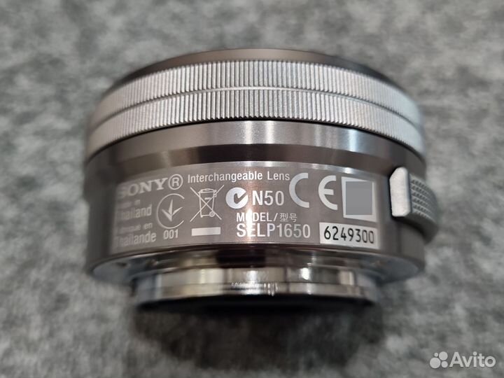 Sony selp1650 16 - 50 mm в серебряном цвете