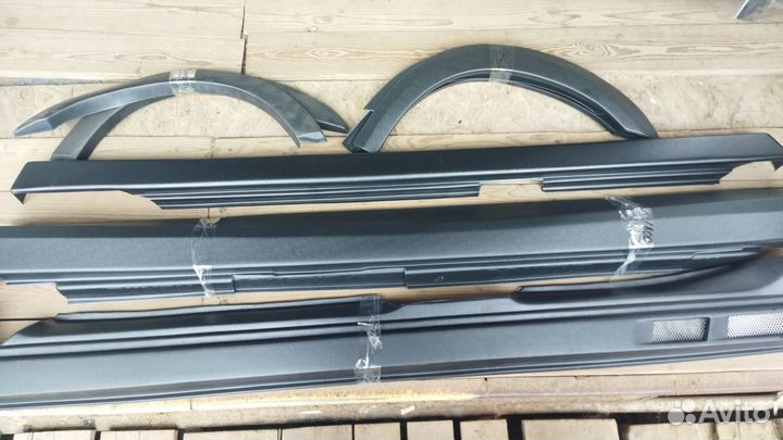 Пластиковые накладки порогов