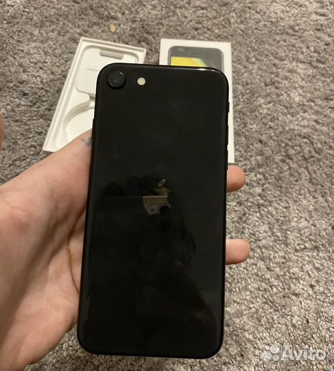 iPhone SE, 64 ГБ