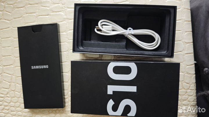 Samsung Galaxy S10, 8/128 ГБ