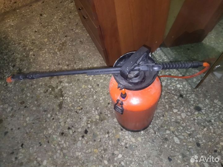 Баллон опрыскиватель жук