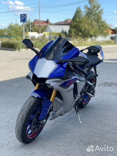 Yamaha r1