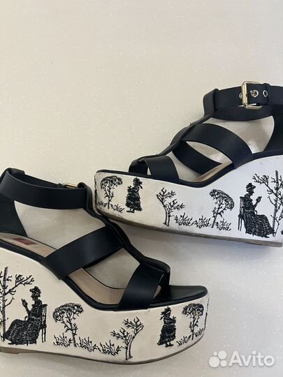 Босоножки женские