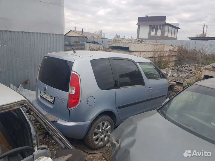 Форточка стекло шкода румстер 2011