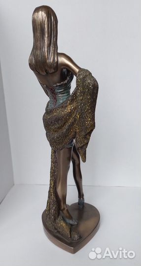 Статуэтка Veronese девушка 2002 год