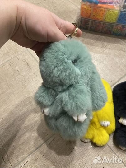 Пушистые зайчики игрушка (брелок)