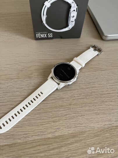 Продам Garmin Fenix 5s белые