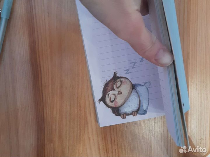 Блокнот с ручкой