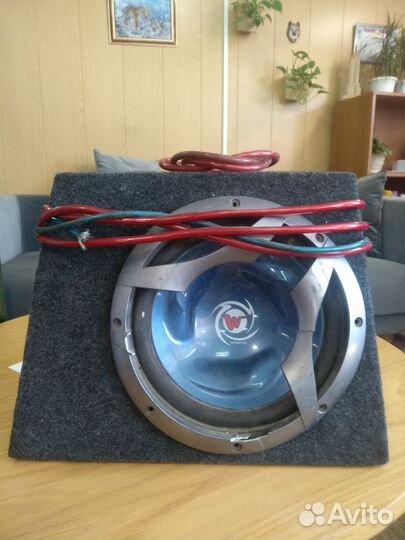 Сабвуфер и усилитель в комплекте