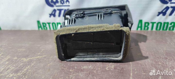 Дефлектор в торпедо левый Honda Accord 8