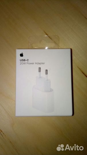 Коробка от адаптера Apple USB-C 20W power adapter