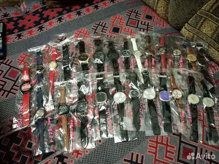 200+Новых Наручных кварцевых часов одним лотом