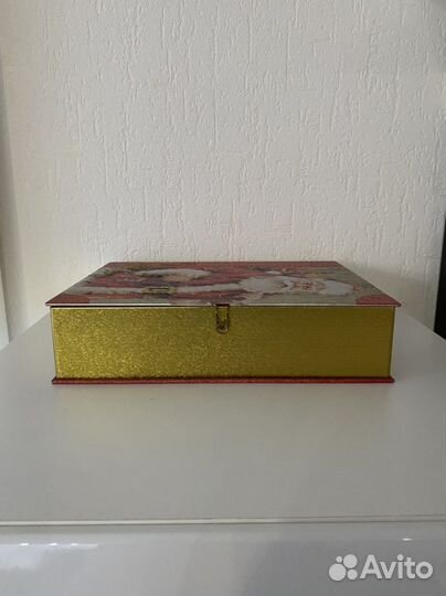 Жестяная коробка-книга для новогоднего подарка