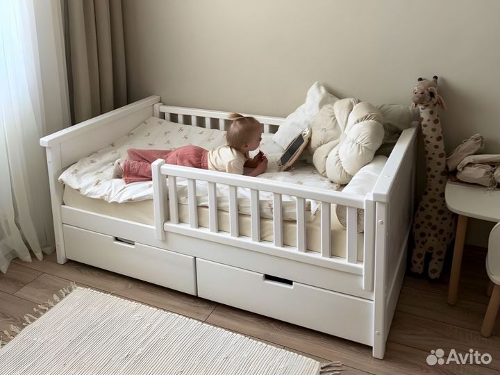 Детская кровать с ящиками