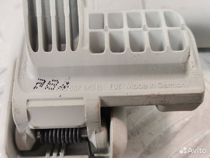 Ручка потолочная Volkswagen Touareg 2 2012