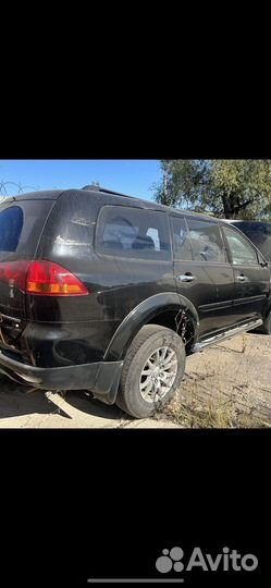 Mitsubishi Pajero Sport 2.5 AT, 2013, битый, 180 000 км