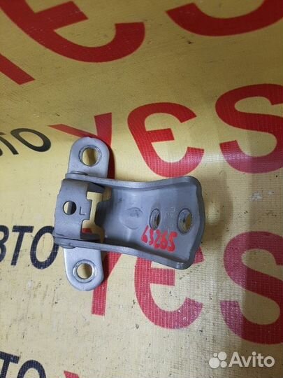 Петля двери передняя левая Hyundai Getz TB