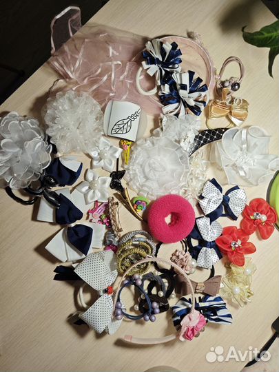Заколки, резинки, банты для школьницы