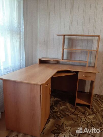 Компьютерный стол