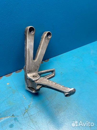 Подножка зад.лев задняя левая Yamaha Fzr250