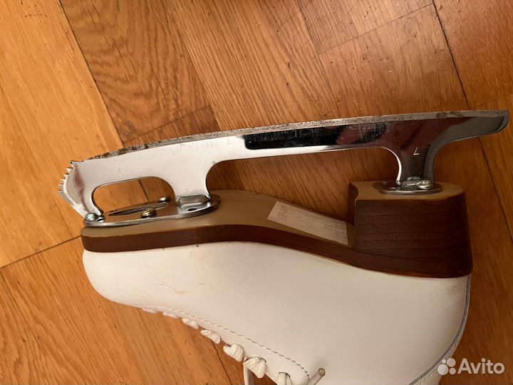 Коньки фигурные