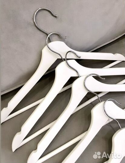 Вешалки плечики IKEA белые