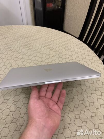 Apple MacBook Pro 13 2017 touch bar