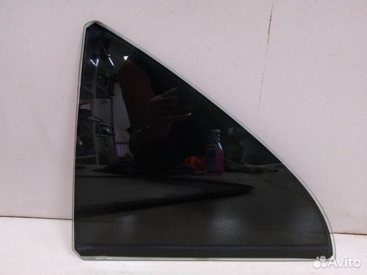 Стекло двери задней левой форточка Toyota Avensis