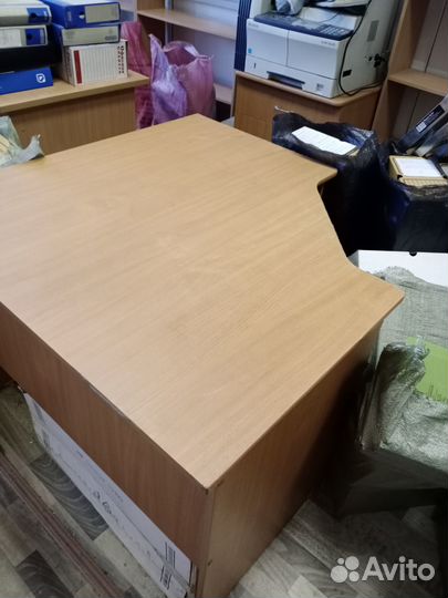 Столы офисные с тумбами б/у