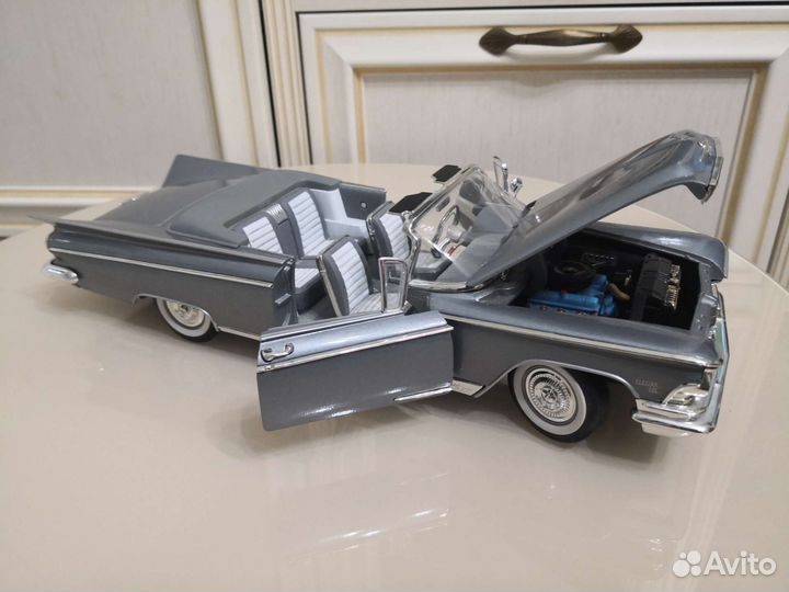 Модель автомобиля Buick Electra 1959 1:18