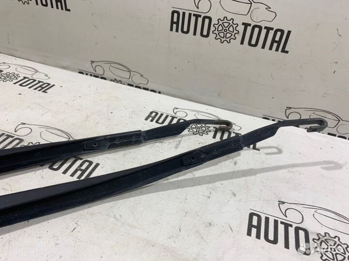 Поводок стеклоочистителя левый Toyota Corolla 150