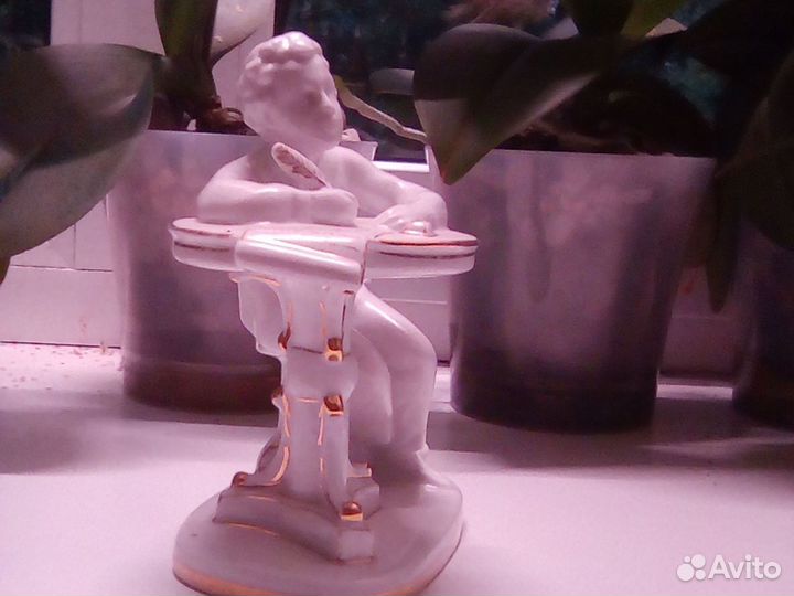 Статуэтка форфоровая. Лфз