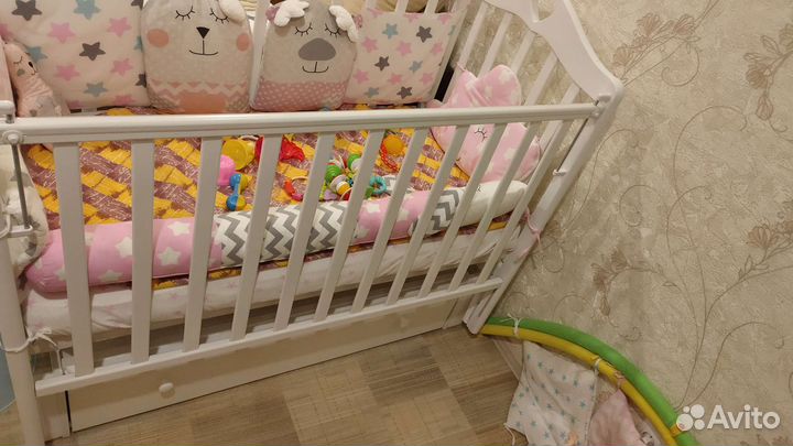 Детская кроватка с универсальным маятником