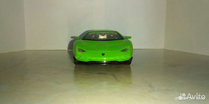 Модель автомобиля 1/32