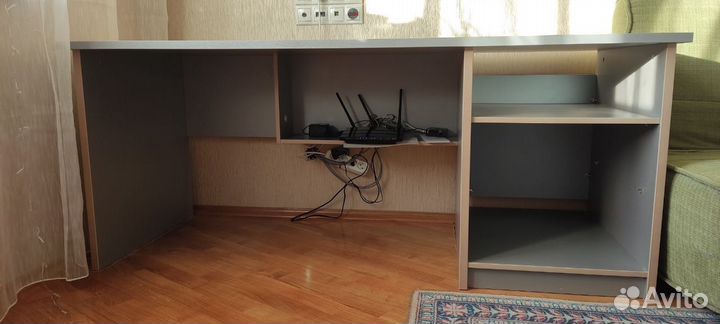 Большой рабочий стол для айтишника