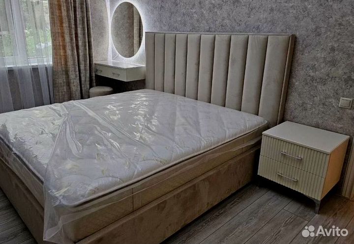 Кровать с изголовьем