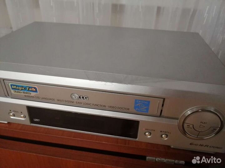 Видеомагнитофон LG L297
