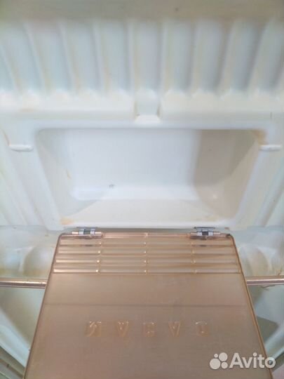 Холодильник ЗИЛ Москва 60-х годов под реставрацию