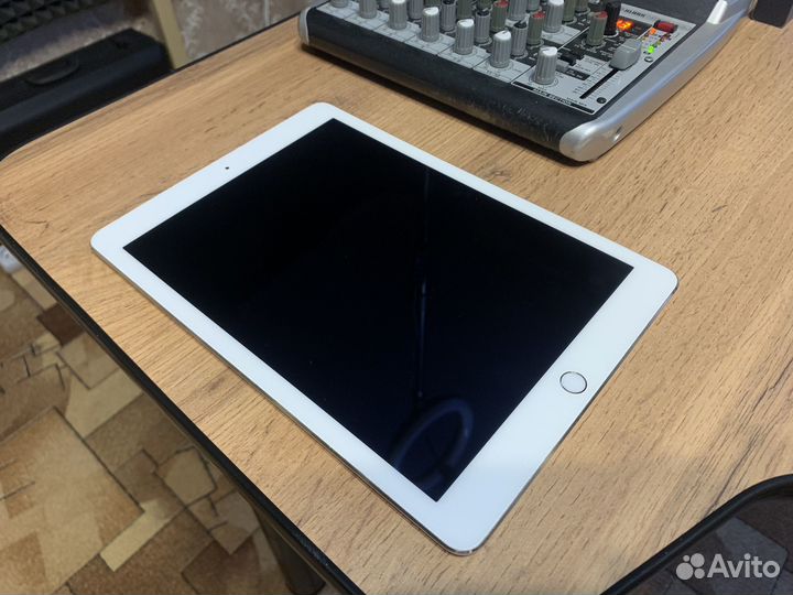 Apple iPad Air 2 (16Gb, Wi-Fi + Cellular, gold)