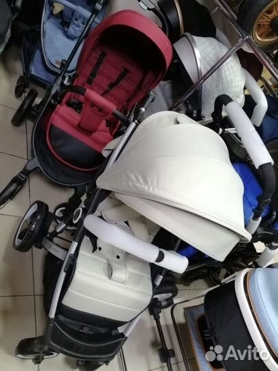 Коляска прогулочная Новая