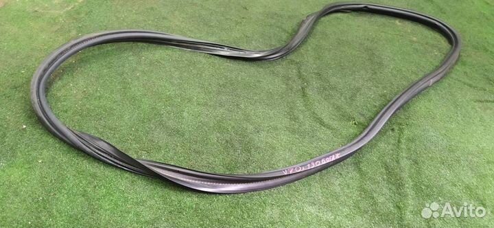 Уплотнение багажника Volvo V70 B4204T7 2011