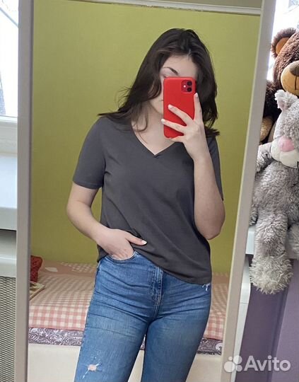 Футболка с V образным вырезом Reserved