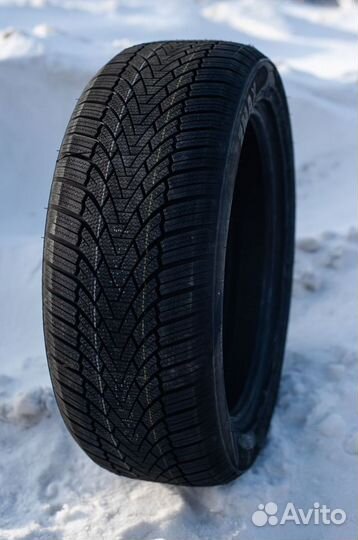 Zmax Winterhawke I 215/45 R17 91V