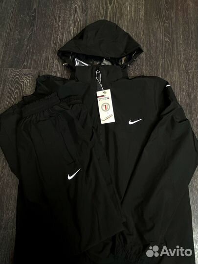 Костюм Nike куртка и штаны новые